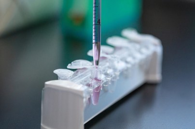 Nos centramos en la innovación científica para suministrar medicamentos y vacunas que puedan ayudar a millones de personas en todo el mundo.