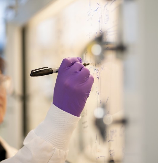 Scientists-KW-Chemical-Reaction-0867-1_HI